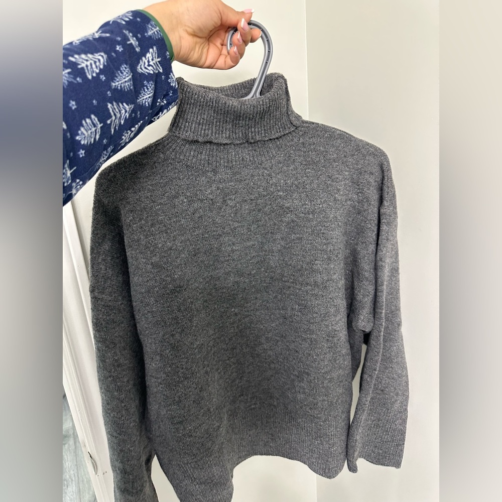 Grey sweater turtleneck